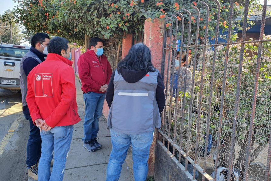 Autoridades realizan fiscalización educativa para informar sobre la prohibición de uso de calefactores a leña cuando hay Alerta Ambiental