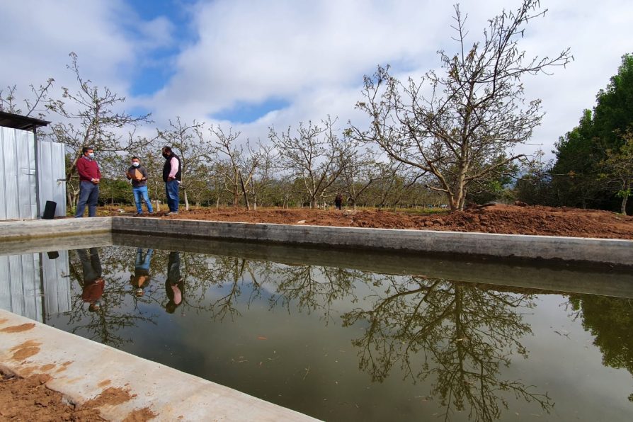 Emprendedor Prodesal de Puangue recibe pozo acumulador de agua