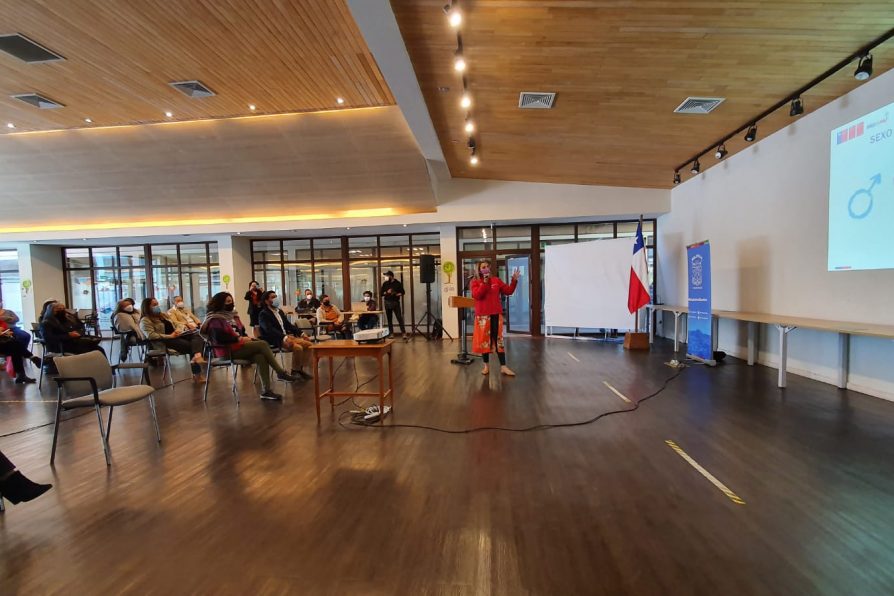 Mujeres rurales de Melipilla participan en charla de “Equidad de Género, violencia contra las mujeres y empoderamiento”