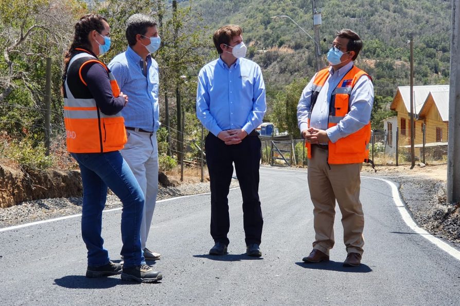 Autoridades constatan en terreno avances en camino El Pangue Bajo de Curacaví