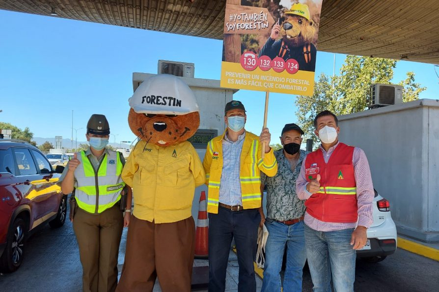 CONAF encabeza campaña preventiva de incendios forestales en Peaje de Melipilla