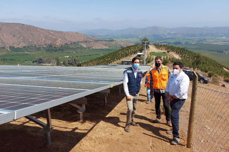 Autoridades destacan proyecto fotovoltaico para la producción agrícola en el sector de Mallarauco