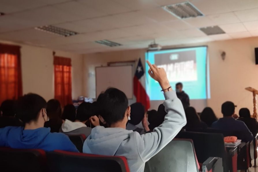 Estudiantes de Liceo Sara Troncoso de Alhué participan de diálogo ciudadano en marco de Gobierno en Terreno