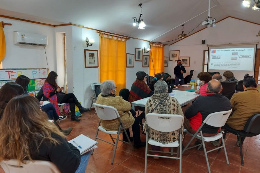 Adultos mayores de Alhué participan en capacitación en marco del Fondo Nacional del Adulto Mayor