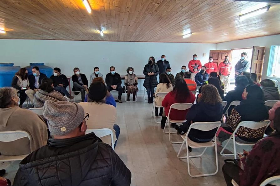 Autoridad provincial participa en reunión con comunidad para avanzar en medidas que refuercen la seguridad vial tras accidente ocurrido en María Pinto