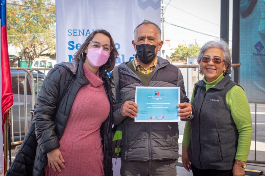 Delegada Sandra Saavedra participa en ceremonia de entrega del Fondo Nacional del Adulto Mayor “Hernán Zapata Farías”