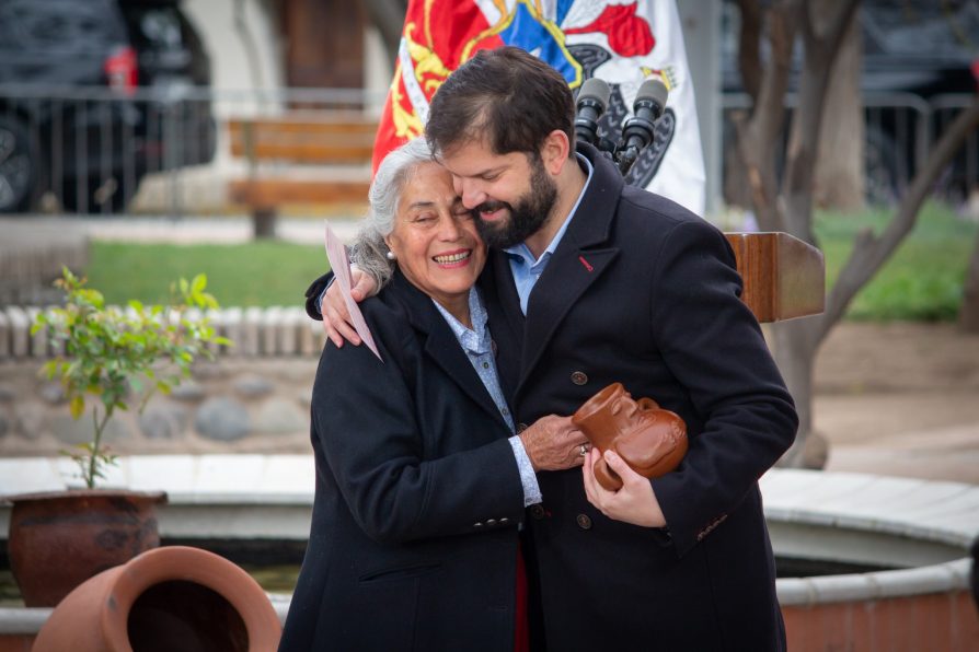 Presidente Gabriel Boric llega hasta Pomaire para celebrar Día Mundial del Turismo