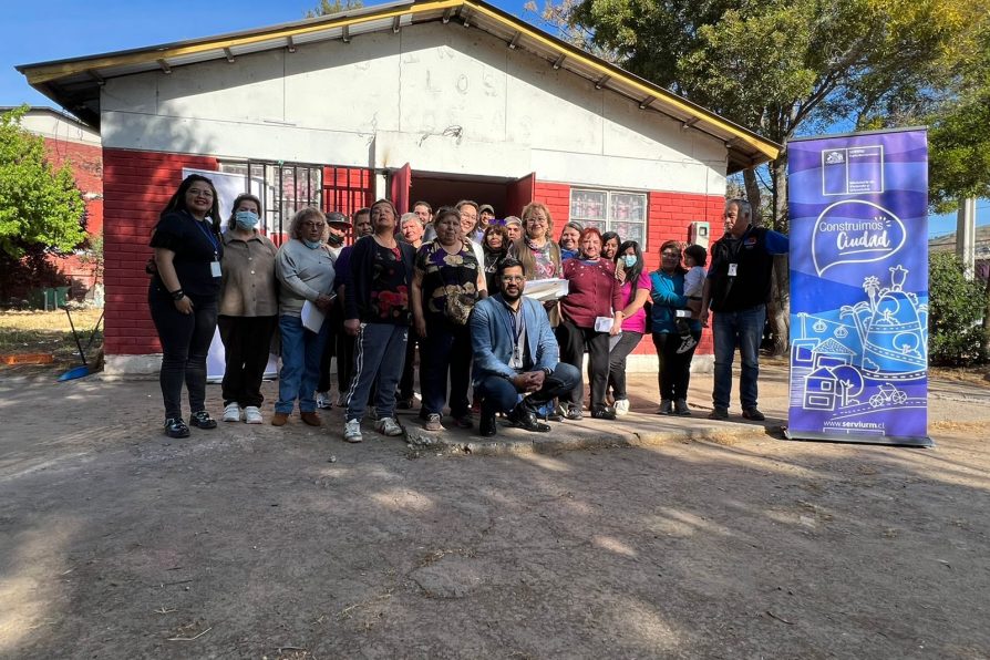 Comunidad de Villa Los Poetas de Melipilla participa en charla informativa sobre vivienda