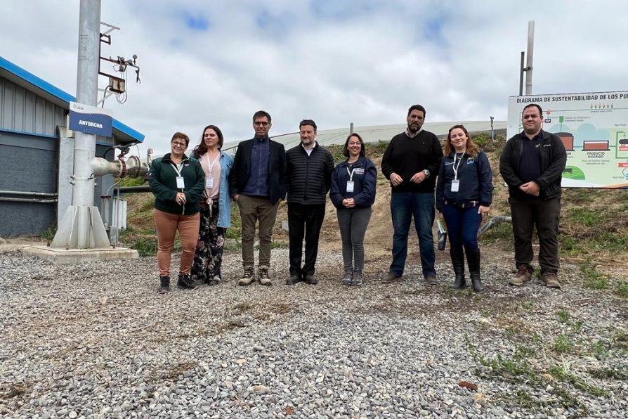 Autoridades visitan biodigestor en localidad de Mallarauco