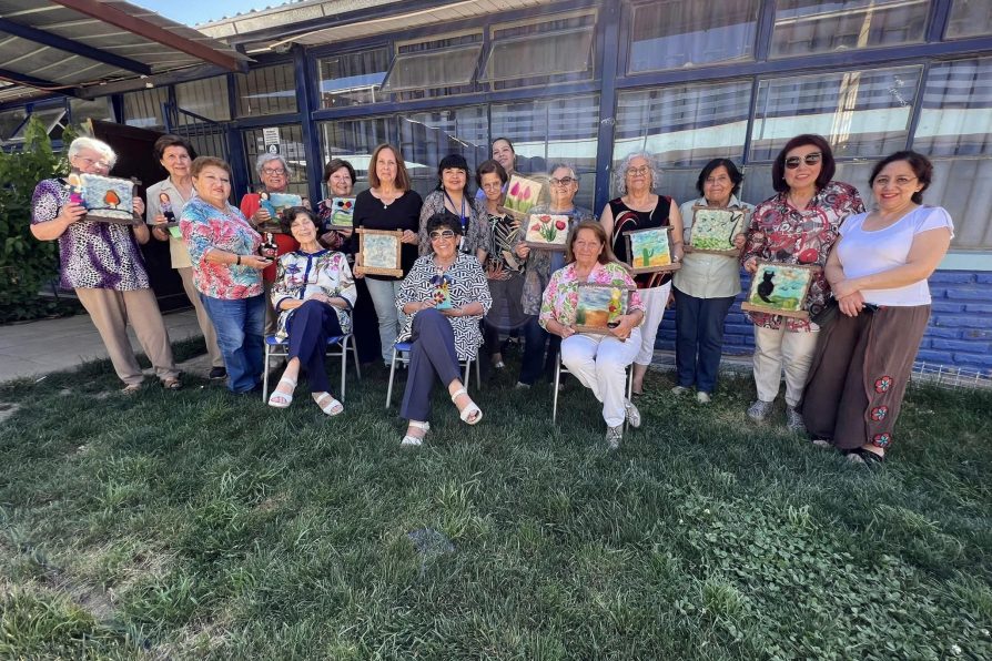 <strong>Personas Mayores de Club Los Robles de Melipilla presentan taller de tejido en vellón  </strong>