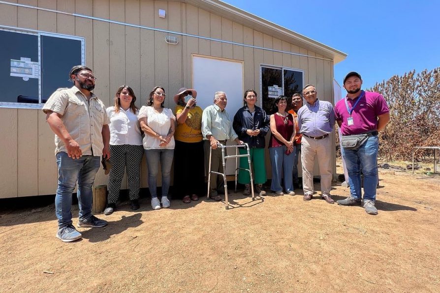 <strong>Familias de Popeta de Melipilla reciben viviendas de emergencia tras incendio forestal</strong>