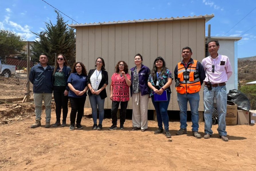 <strong>Delegada Sandra Saavedra hace entrega de 14 nuevas viviendas de emergencia a familias afectadas por incendio forestal de Altos de Popeta</strong>