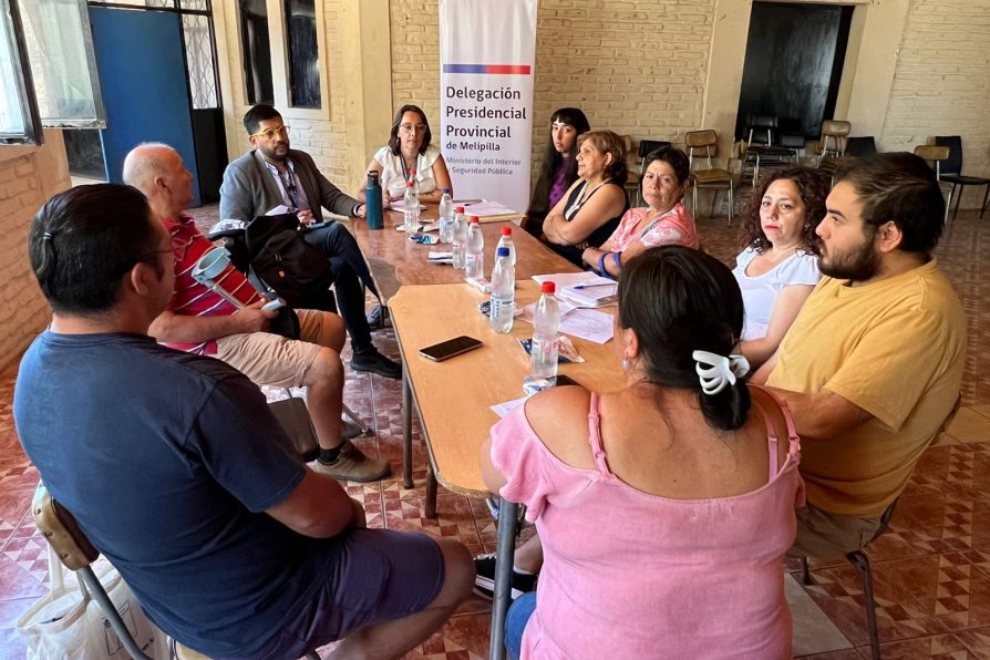 <strong>Delegada Sandra Saavedra sostiene encuentro de trabajo con vecinos y vecinas de Campo Lindo</strong>