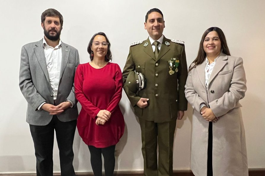 Autoridades participan en ceremonia y formación de carabineros en el marco del 96° Aniversario de la institución