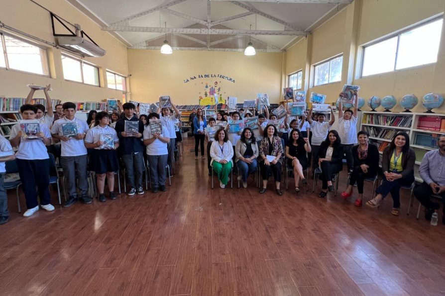 Programa de entrega de útiles escolares de JUNAEB llega a Colegio Gabriela Mistral de Melipilla