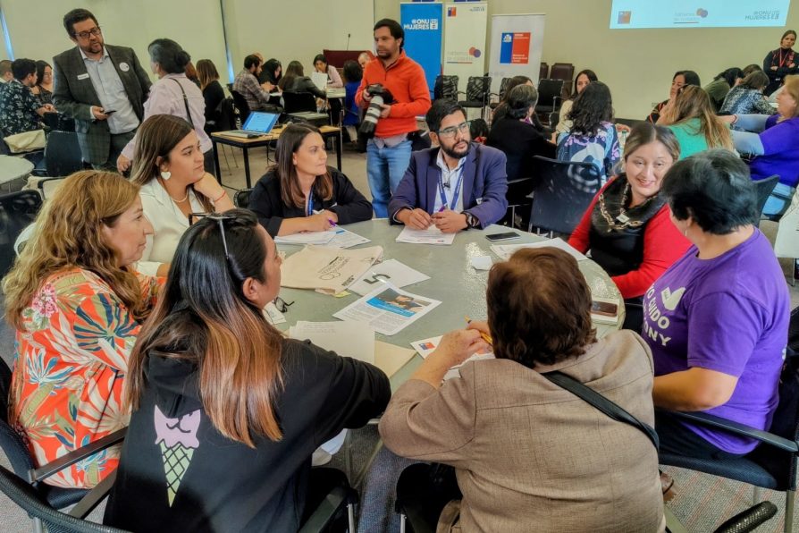 Ministerio de Desarrollo Social organiza Primer Diálogo Social Sobre Cuidados en la Región Metropolitana