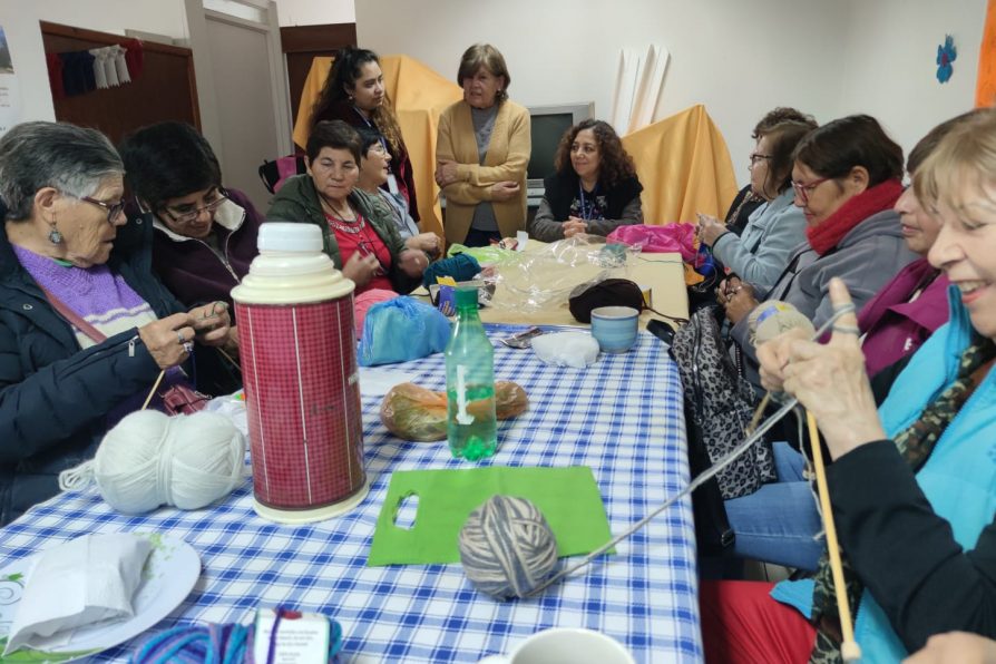 Equipo territorial de Delegación Provincial de Melipilla visita nuevo Club de Personas Mayores “Fuerza y Armonía”