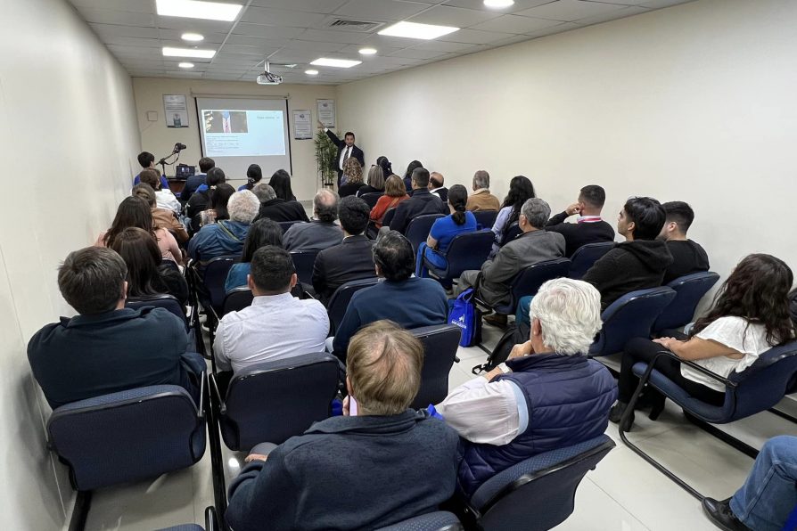 Realizan importante charla de prevención de salud sobre el Cáncer Gástrico en Melipilla