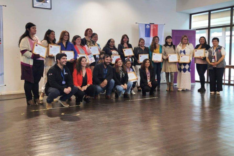 Más de 100 emprendedoras y emprendedores fueron certificados por FOSIS