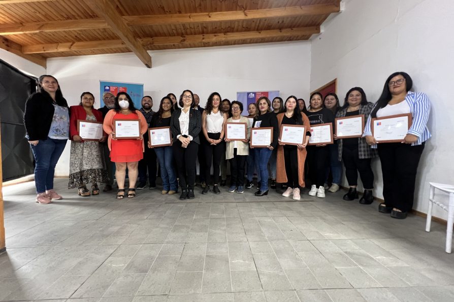 Delegada Sandra Saavedra participa de una emotiva ceremonia de Certificación del Programa Emprendamos Semilla de #FOSIS en Alhué.