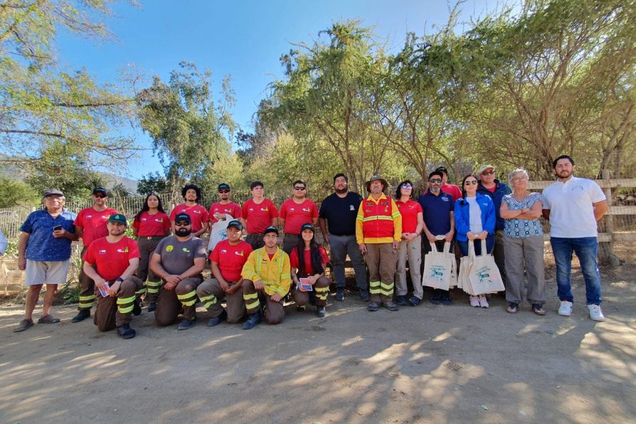 Realizan jornada de prevención en materia de Incendios Forestales en sector Altos de Miraflores de Curacaví