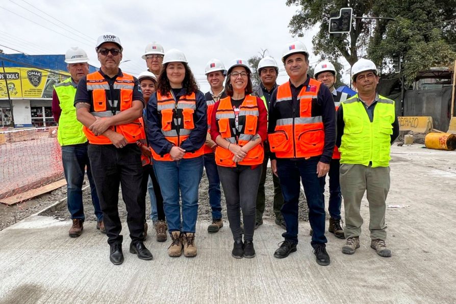 Autoridades realizan visita inspectiva a obras viales de Vicuña Mackenna