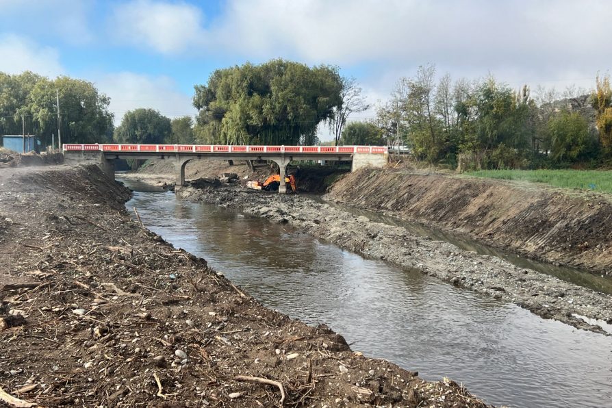 Supervisan labores de limpieza de esteros en la Provincia de Melipilla tras lluvias de este martes