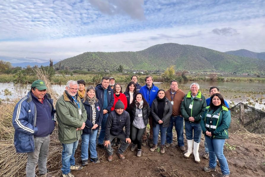 Ministro de Agricultura visita Curacaví para evaluar nivel de afectación agrícola por sistema frontal