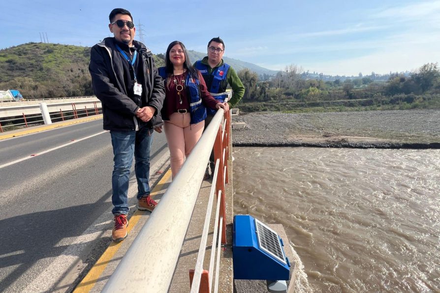 Instalan punto de control para el monitoreo de Rio Maipo en Puente Ingeniero Marambio  