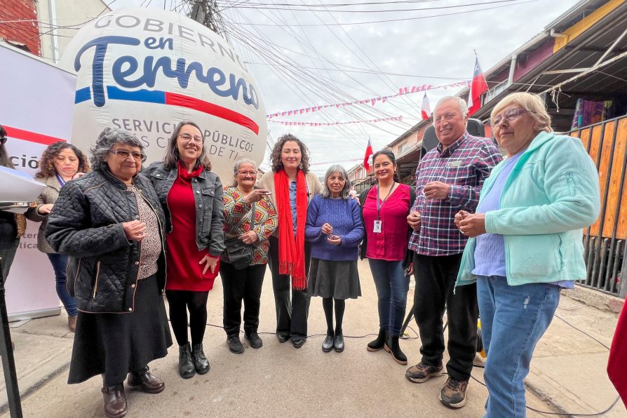 En emotiva ceremonia autoridades hacen entrega de 11 viviendas a familias de La Foresta afectadas por un incendio el 2021