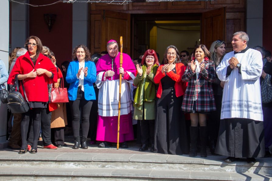 Comuna de Melipilla inicia celebraciones de Fiestas Patrias con tradicional Te Deum y desfile cívico en Plaza de Armas