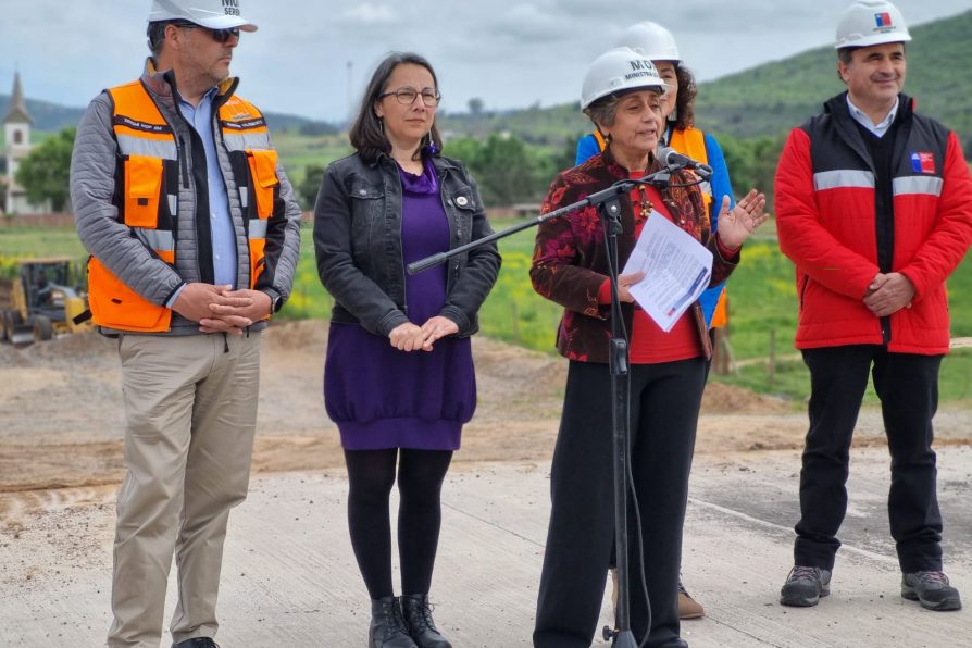 Ministra de Obras Públicas junto a autoridades realizan visita inspectiva a obras de reposición de la Ruta G-78 Melipilla-Cuncumén