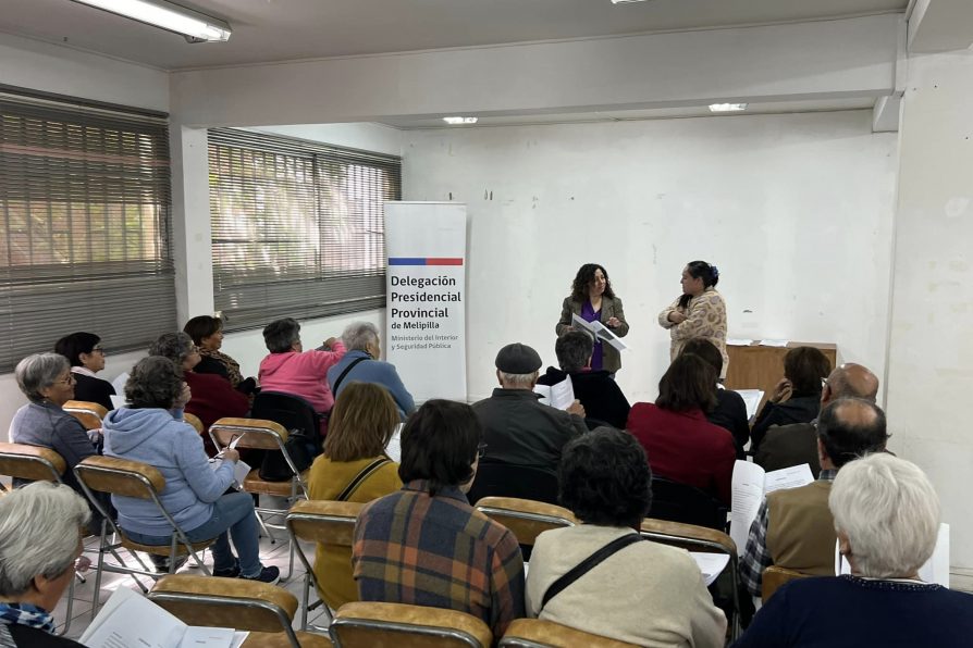 Organizaciones de personas mayores de Melipilla participan de capacitación para la rendición de Fondos SENAMA 2024