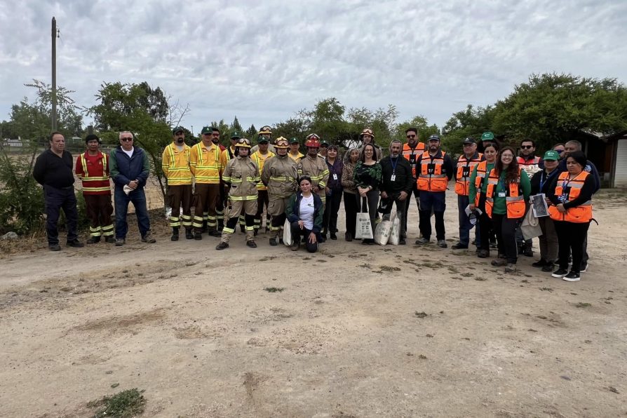 Autoridades realizan “puerta a puerta” en sector Popeta para concientizar en la prevención de Incendios Forestales