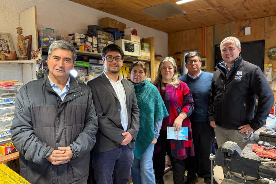 Informan sobre fondo “Reconstruye tu Pyme” en visita a tradicional local “Llaves Wang” de Melipilla