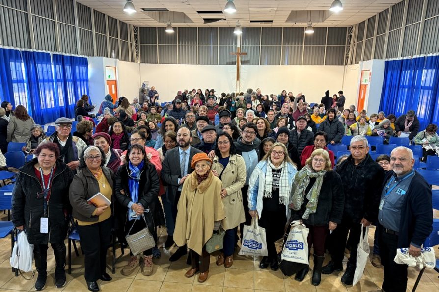 Personas mayores de la Provincia de Melipilla participan en masiva capacitación sobre ciudadanía digital