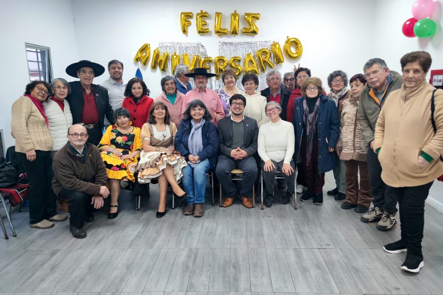 Delegado Presidencial Bastián Alarcón acompaña celebración del III Aniversario del Club de Adulto Mayor “Felices Años Dorados” de Melipilla