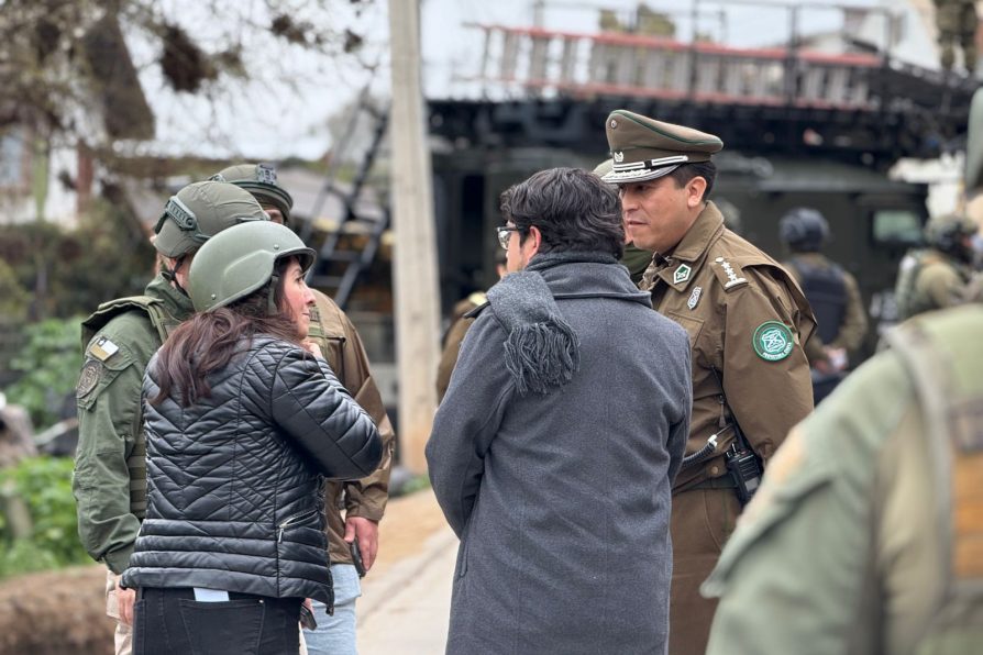 Operativo antidrogas permitió allanar 18 domicilios en Melipilla dejando más de una decena de detenidos y decomiso de drogas, armas y dinero