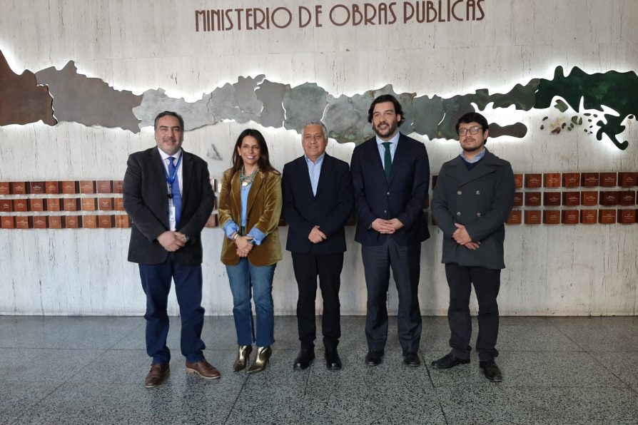 Delegado Alarcón y autoridades de Melipilla se reúnen con subsecretario del MOP para planificar mejoras viales en la provincia