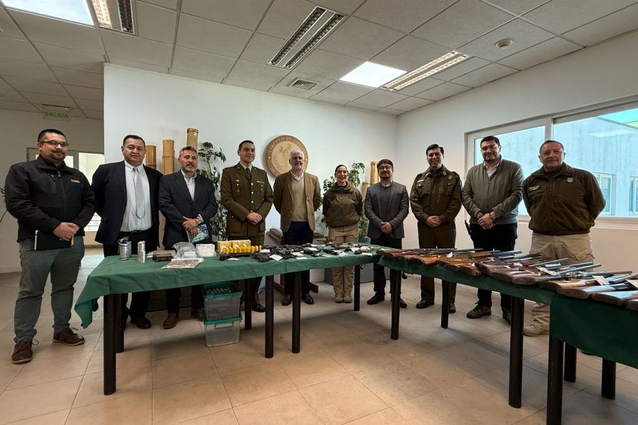 Autoridades participan en exhibición de armas entregadas voluntariamente en el  marco de la campaña “Entrega tu arma”