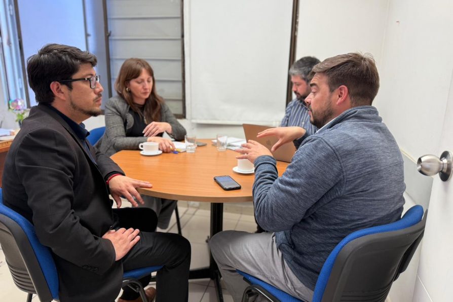 Delegado Provincial Bastián Alarcón y Vialidad establecen coordinación para avanzar en infraestructura y seguridad vial en Melipilla