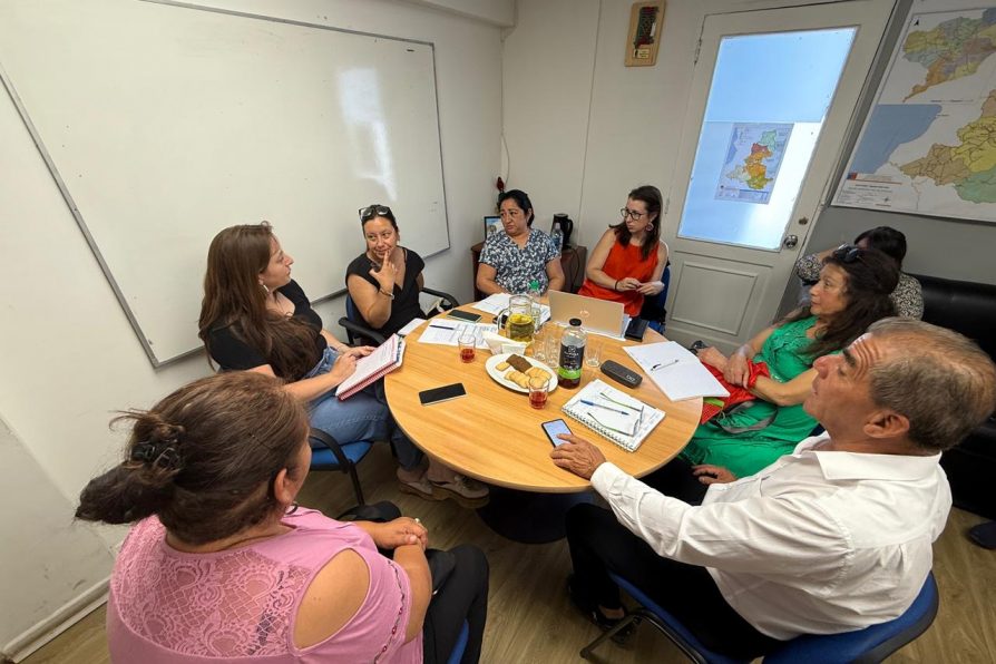 Delegación Provincial y DOH se reúnen con Servicios Sanitarios Rurales de Los Molles y La Vega de Melipilla