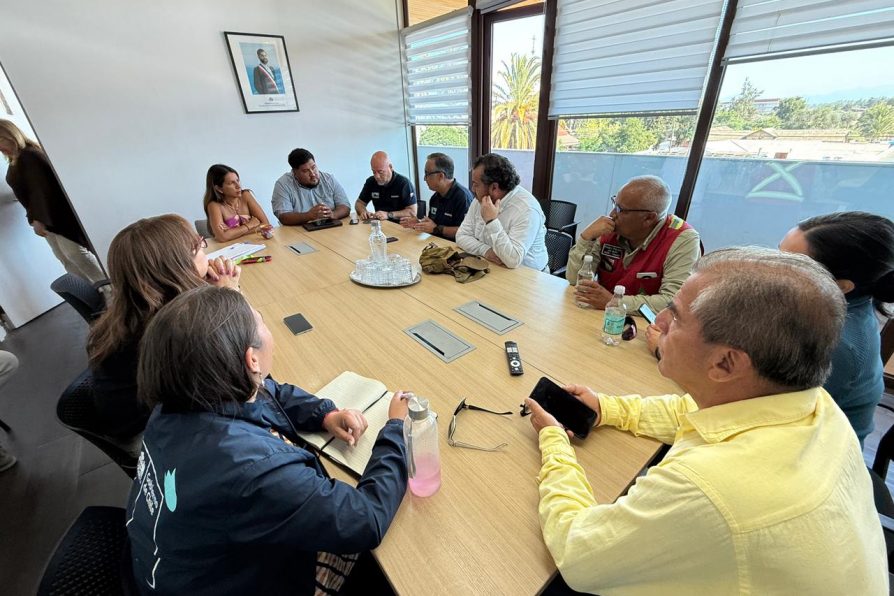 Autoridades sostienen reunión de coordinación para abordar la emergencia tras los dos incendios forestales que afectaron este martes la comuna de Melipilla
