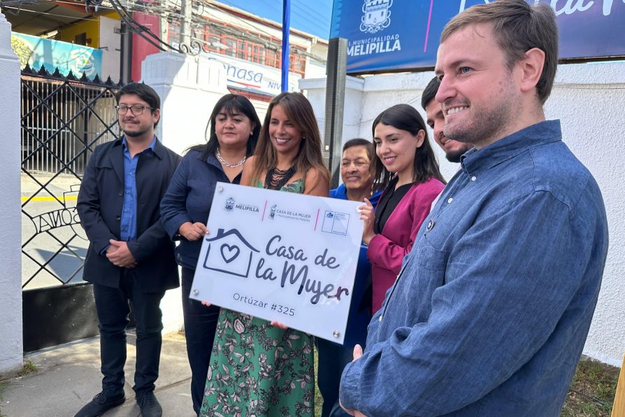 Reinauguran oficinas del Centro de la Mujer de Melipilla en el marco del 8M