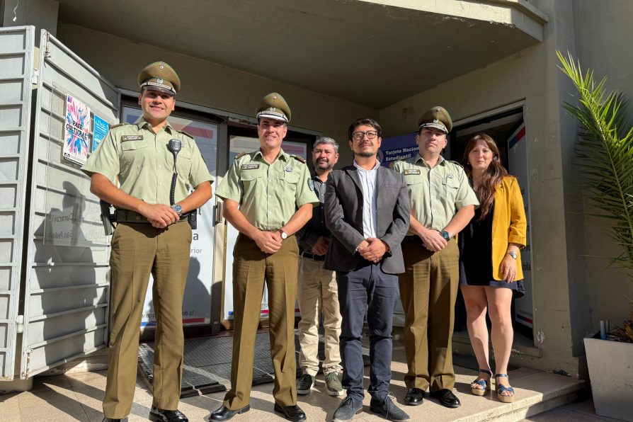 Delegado presidencial provincial Bastián Alarcón realiza reconocimiento a Carabineros de Melipilla en cierre de su gestión