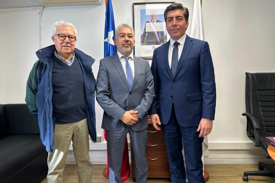 Delegado Provincial de Melipilla sostiene encuentro de trabajo con Director Regional de CONAF