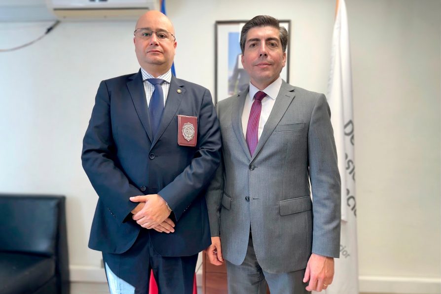 Delegado Presidencial sostiene encuentro de trabajo con PDI para articular acciones y reforzar la seguridad en la Provincia de Melipilla