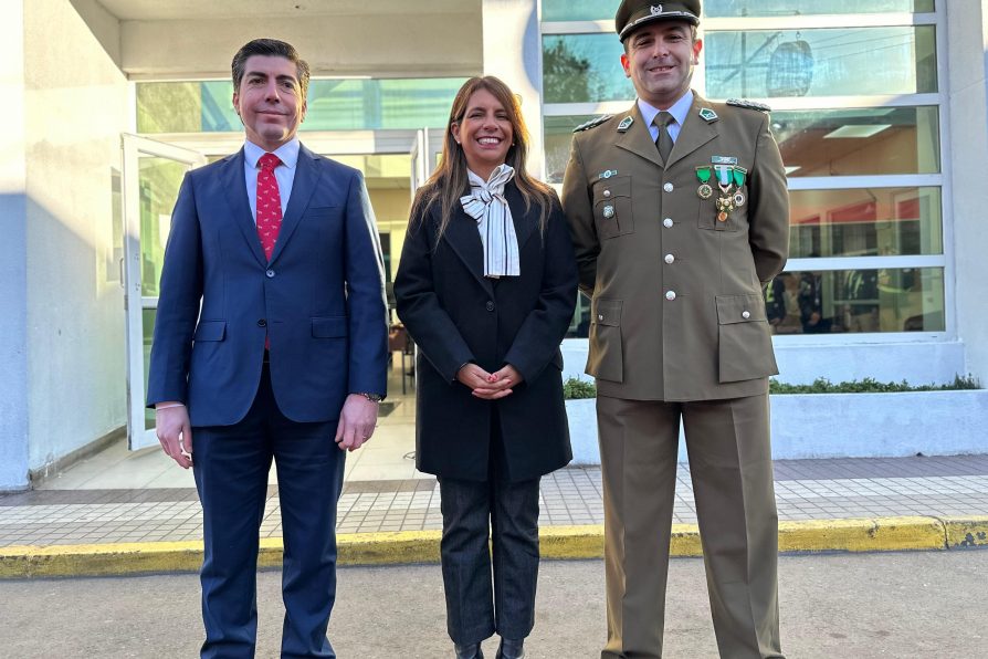 Autoridades participan en ceremonia de formación de carabineros en el marco del 99° Aniversario de la institución