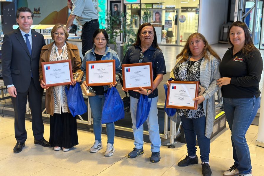 70 usuarias de Fosis de la provincia de Melipilla se certifican gracias al programa “Emprendamos Avanzado”