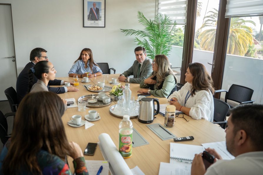 Autoridades se reúnen para abordar problemáticas viales y optimizar la conectividad  en rutas en Melipilla